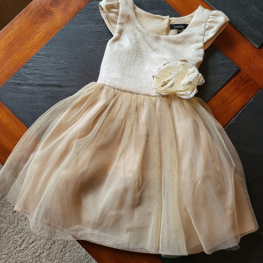 Zunie cream & tan colored dress